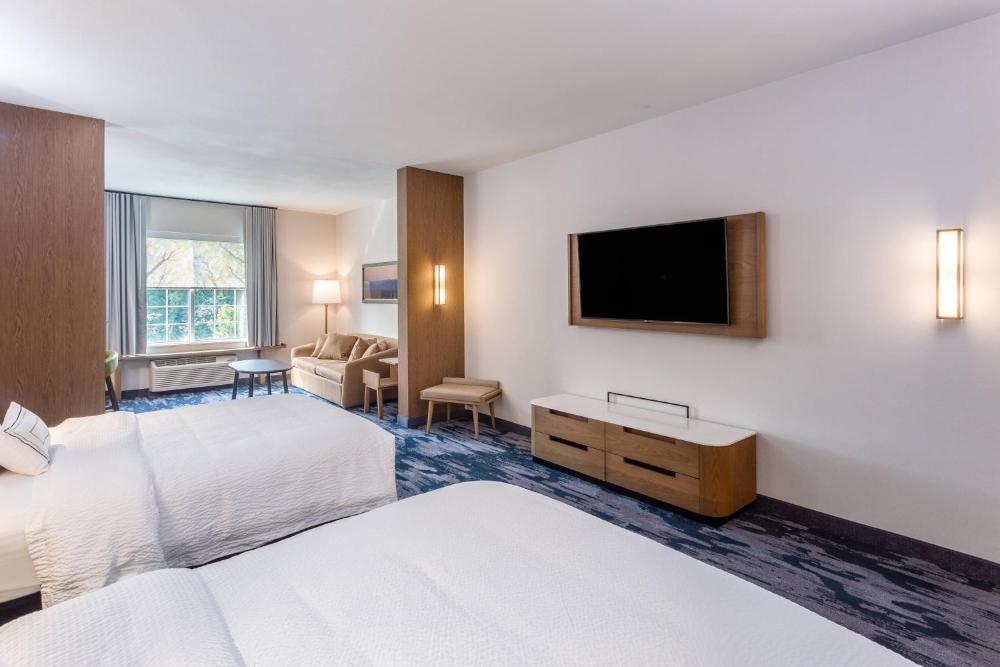 Queen Suite with Two Queen Beds and Sofa Bed interior
