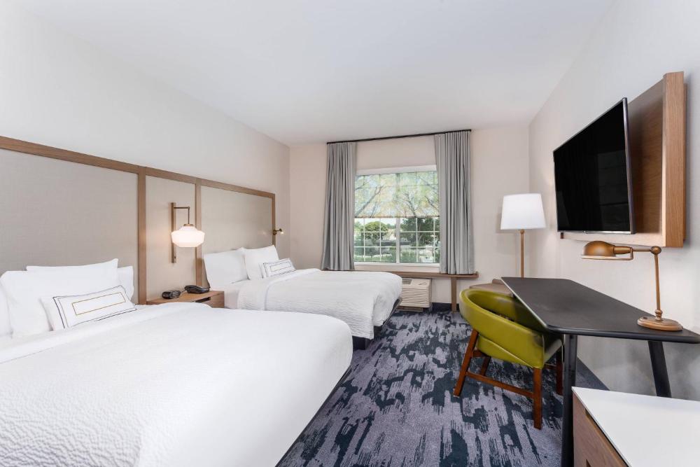 Queen Room with Two Queen Beds and Bathtub - Mobility Access/Hearing Access interior